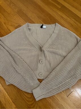 H&M Beige Cropped V-Neck Button Cardigan